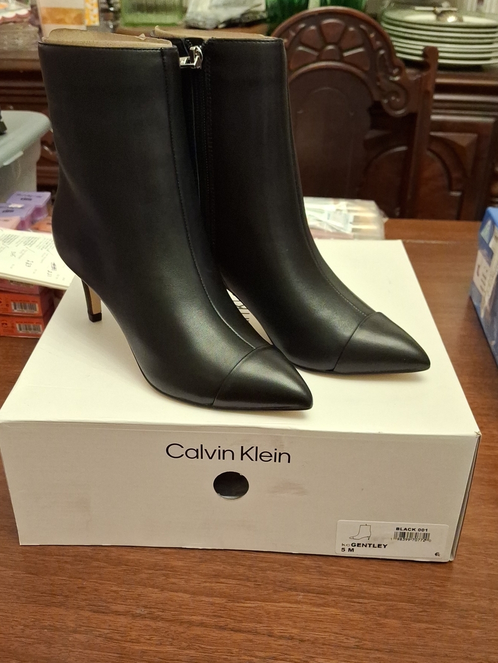Calvin Klein kc Gentley Pointed Cap Toe Booties Black Leather 5M New